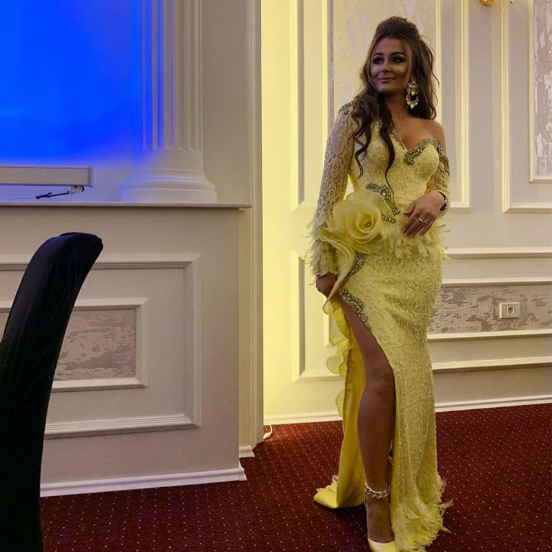 Сексуальное платье с разрезом для выпускного вечера 2020 желтое кружево перо