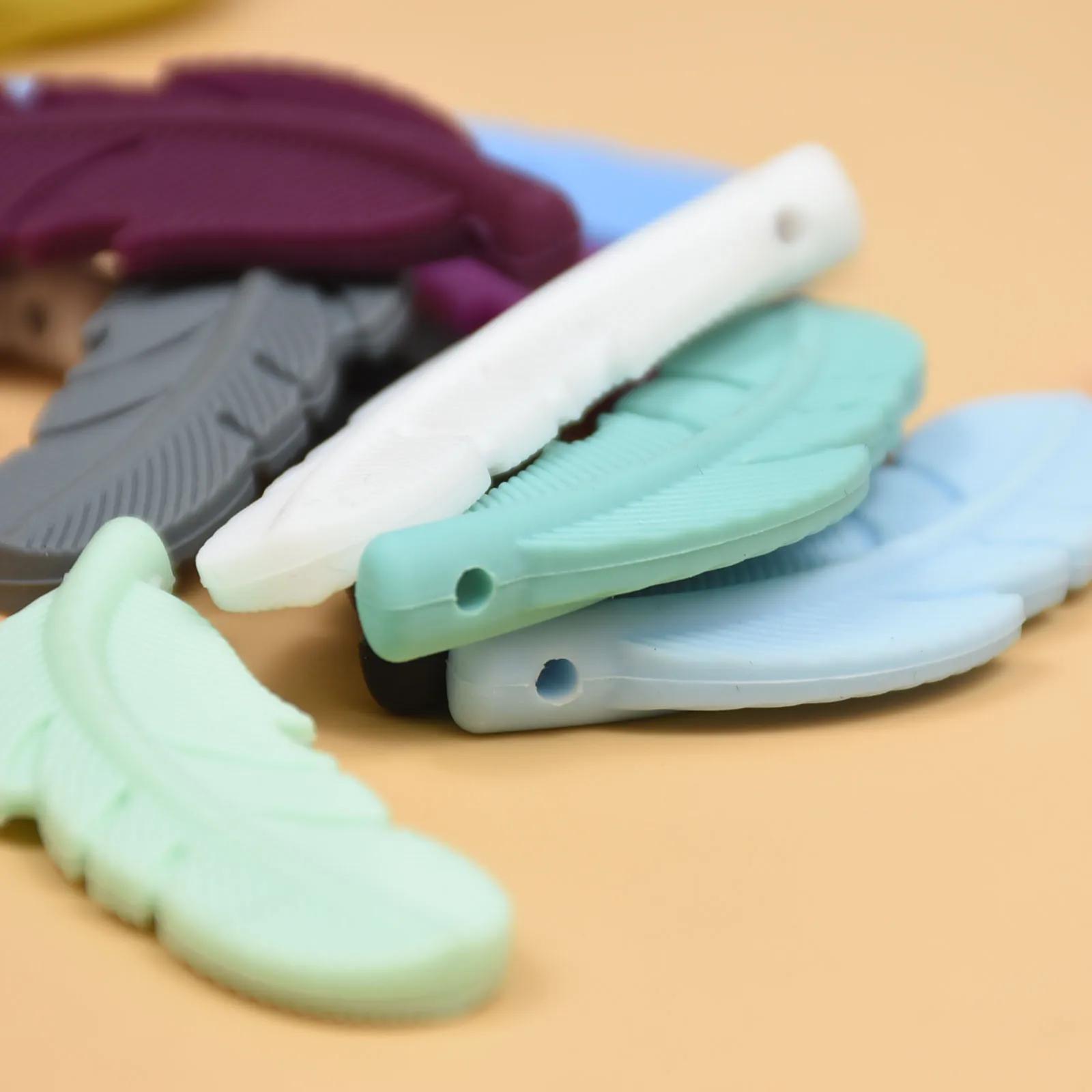 Colgante de pluma de silicona para beb&eacute;, collar de dentici&oacute;n infantil sin BPA, joyer&iacute;a de juguete para lactancia, 10 Uds.-3