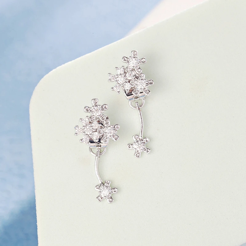 Корейская драма "Что не так с секретарем Ким" Пак Мин Ён. Тот же стиль. Маленькие цветочные серьги с задним подвесом, высокое качество.