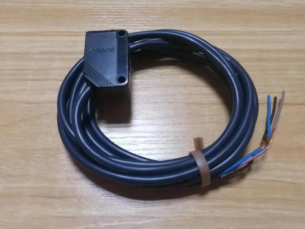 

Photoelectric Sensor Switch E3Z-LL61 AC/DC Built-in Optical Sensor