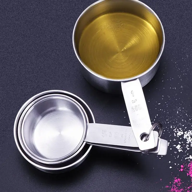 2 набора мерных стаканчиков из нержавеющей стали и мерная ложка для