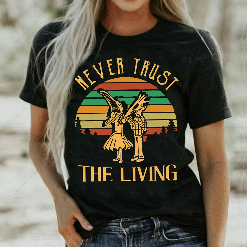 Футболка из хлопка с надписью Never Trust The Living | Женская одежда