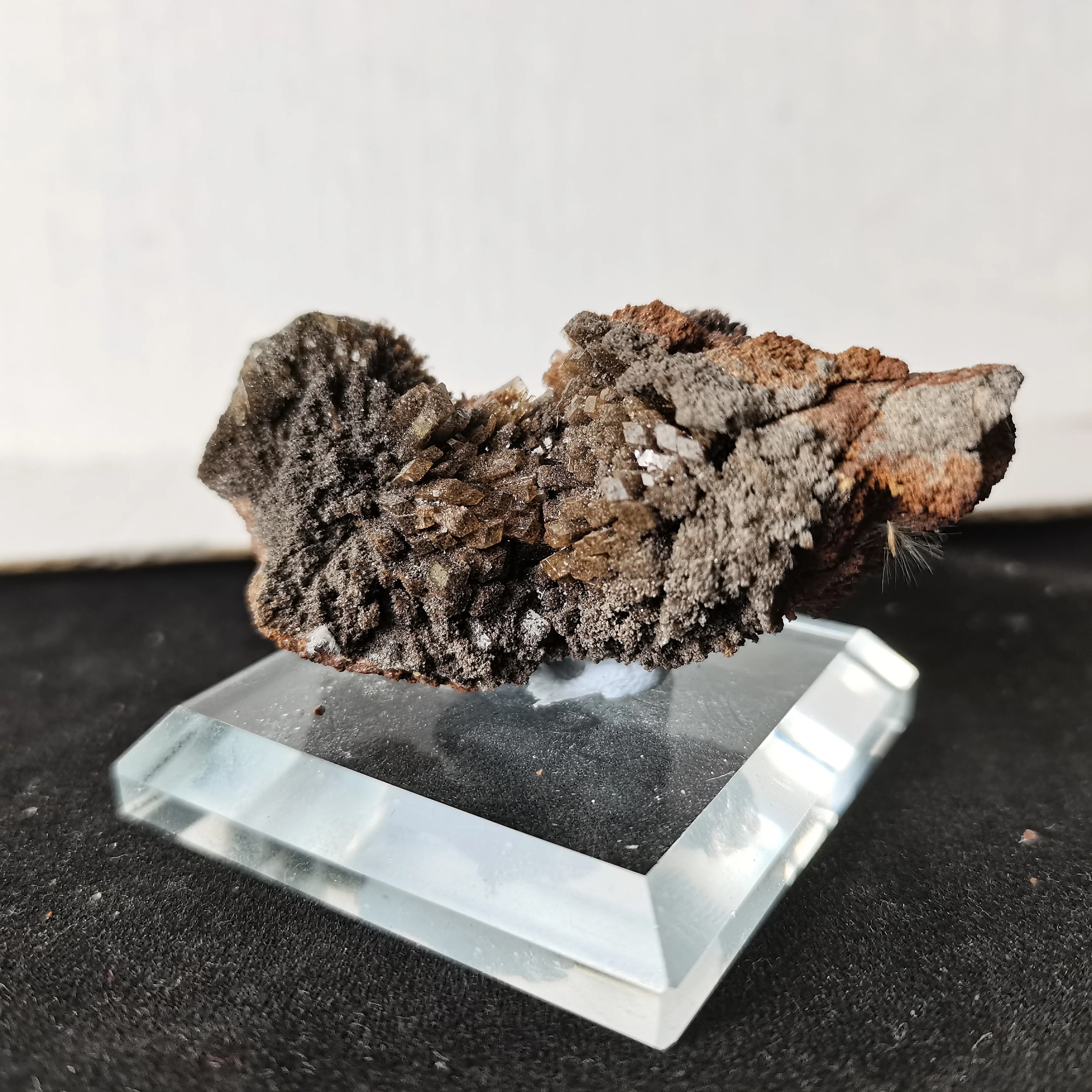 

38,9 gNatural, фторированный алюминий, гипс, ангидрит, с украшением в виде кристаллов, минеральная хрустальные образцы