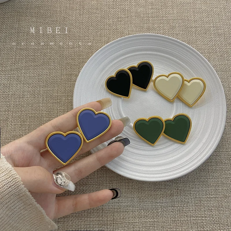

Korean Blue Green Metal Heart Studs Earrings for Women Ins Style Fashion Design Girl Birthday Party Earrings Jewelry Accessories