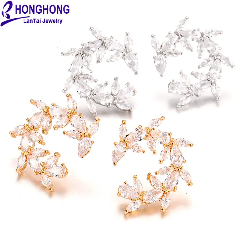 Женские полукруглые серьги-гвоздики с маленьким цветком