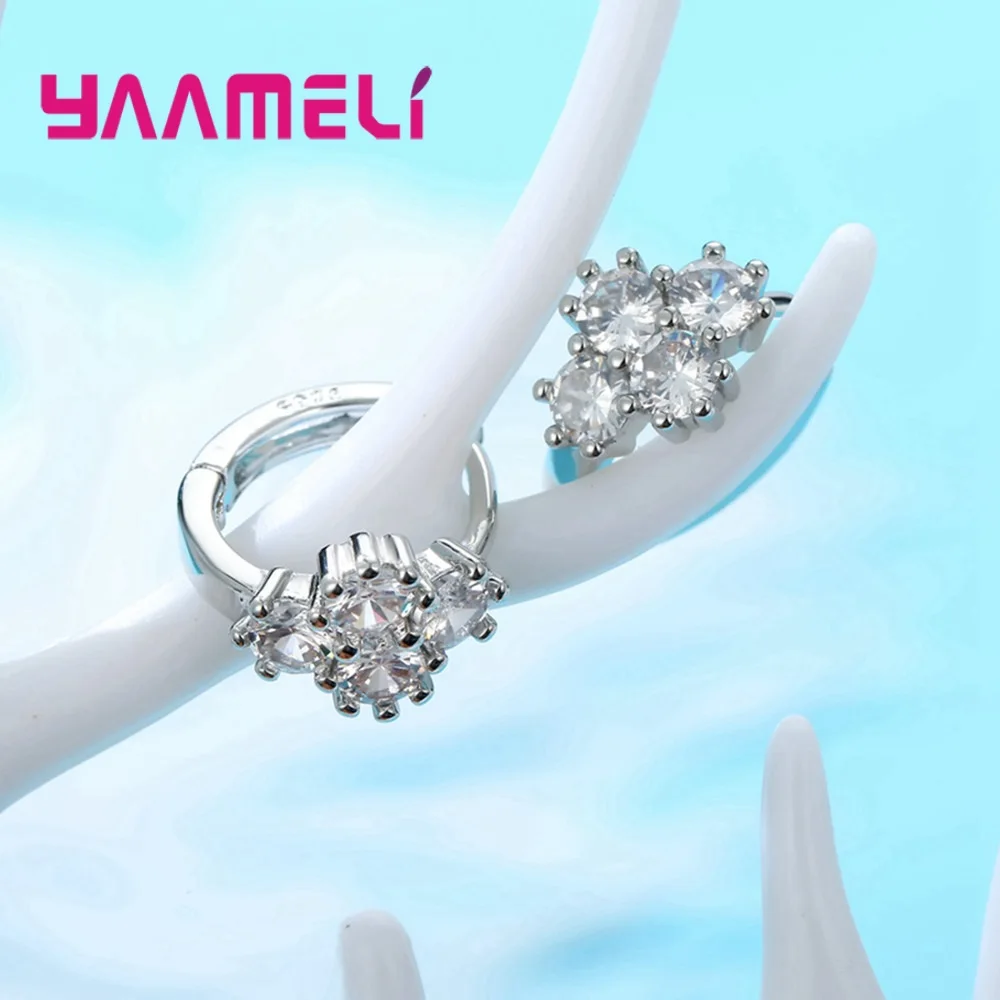 Серьги-кольца женские из серебра 925 пробы с блестящим прозрачным цирконием |