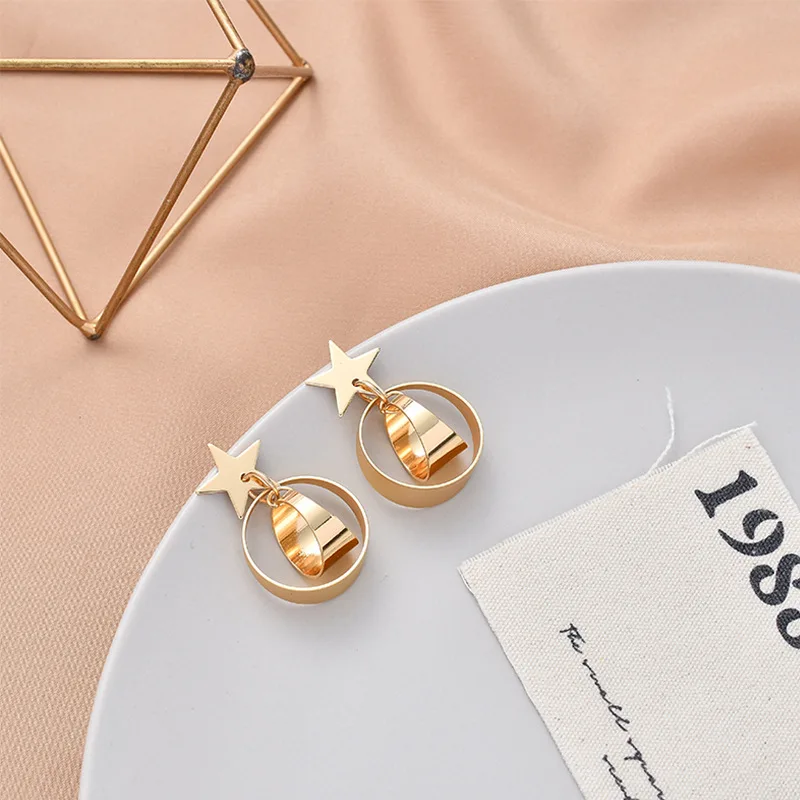 

New Popular retro pearl flower temperament earrings ladies metal exquisite geometric earrings personalized jewelry