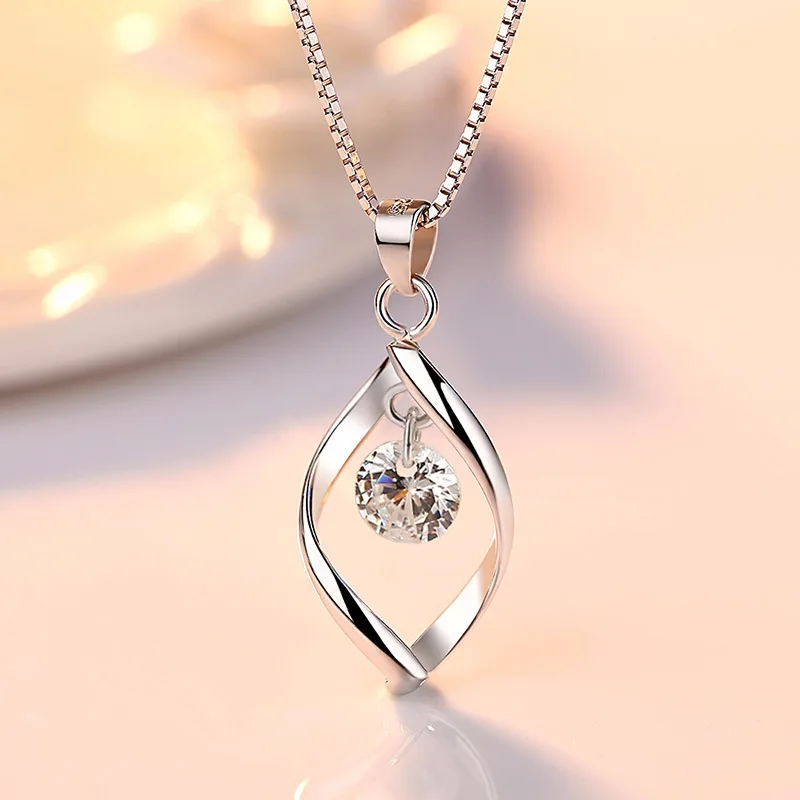 

Wholesale Pendant Female Reduction Silver S925 Clavicle Rotation Choker Atmosphere Decoration Female Zircon Twist Fashion E163