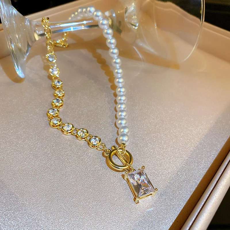 

Korean Fashion New Style Splicing Atmospheric Temperament Short T-button Pearl Diamond Necklace Female