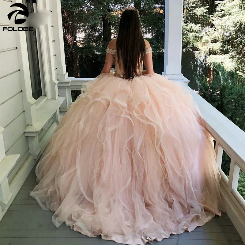 Очаровательные многоярусные пышные платья с открытыми плечами и бусинами 16