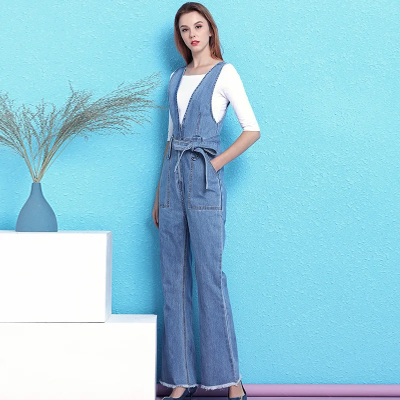 Комбинезон женский джинсовый в скандинавском стиле с V-образным вырезом и поясом