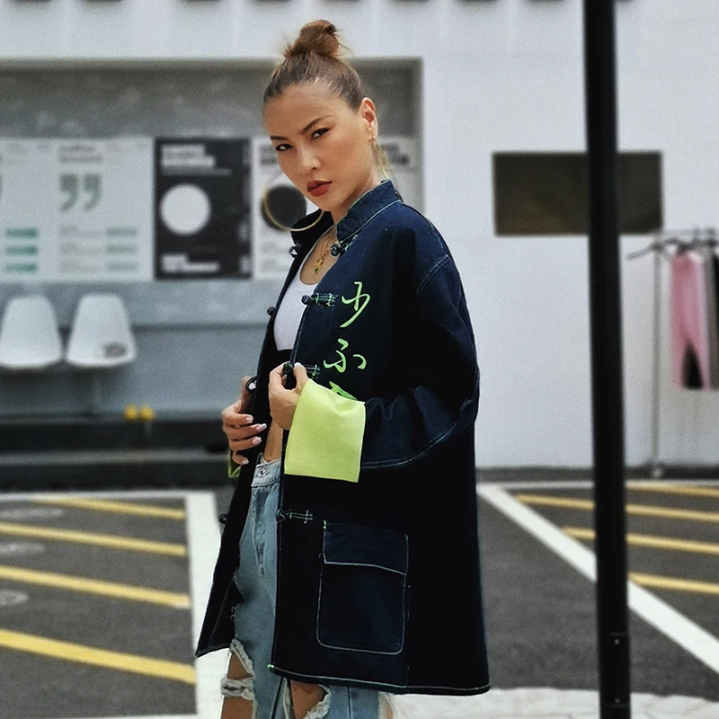 TWOTWINSTYLE джинсы с принтом в виде букв Женская куртка со стоячим воротником с длинным рукавом хит цвета винтажное осеннее пальто Женская мода