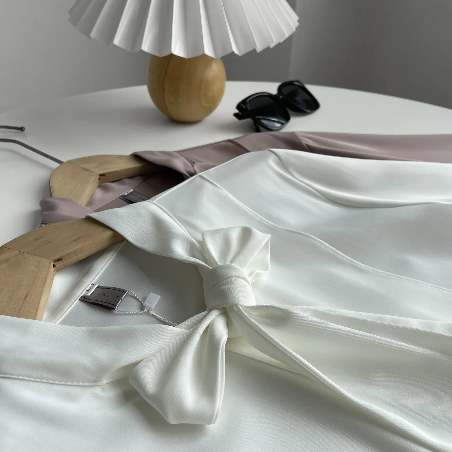 

Solid Bow Tie Collar Chiffon Shirt Simple Women Autumn Shirts Vintage Loose Sweet Tops White Blue Blouse Street OL Chemise Femme