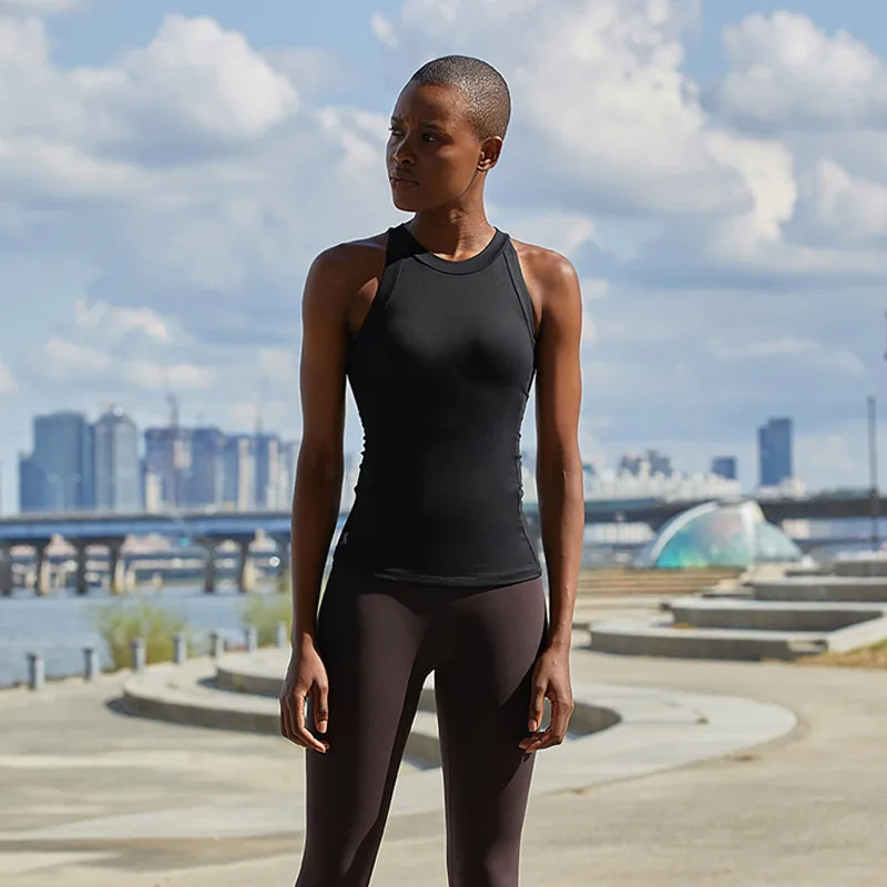 Топ для йоги бесрукавный высокоэластичный со встроенным бюстгальтером без