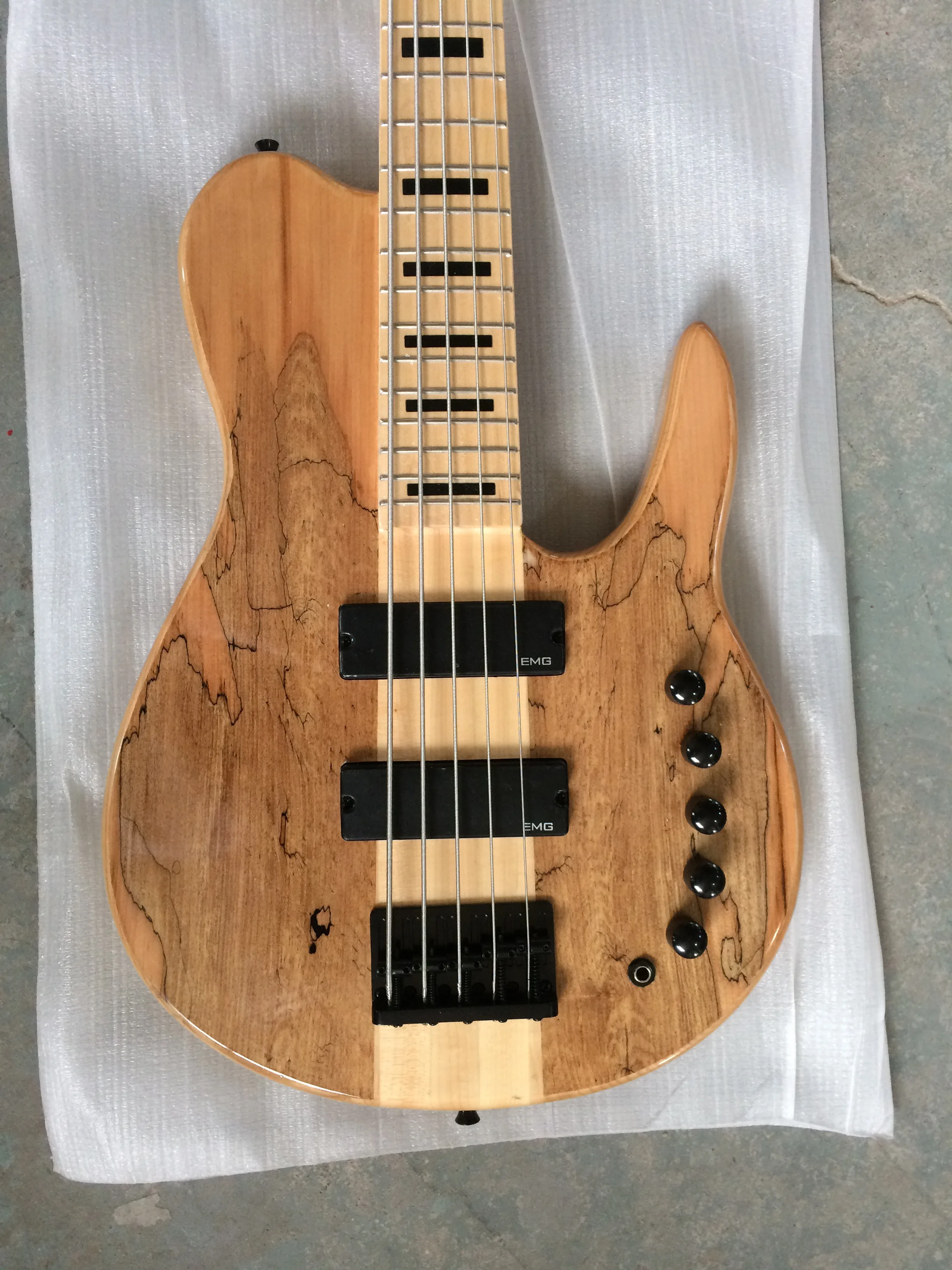 Высокое качество бабочка 5 струн золы древесины бас гитара шея через корпус для