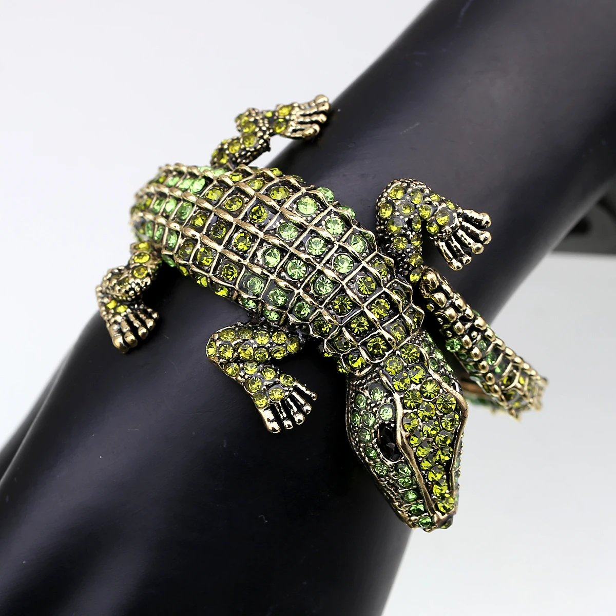 New Fashion Animal Style Vintage Crocodile Bangle Bracelet Antique Golden Plated Full Rhinestones Cuff Bangle Jewelry 4 Colors images - 6