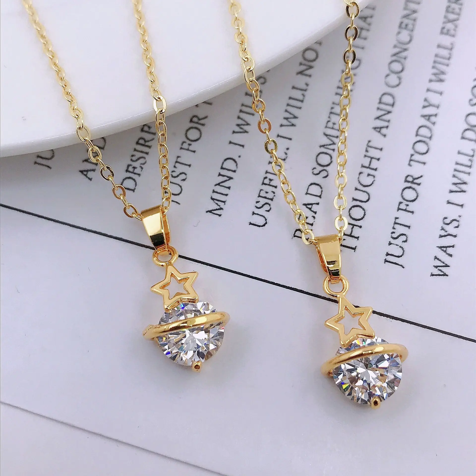 

WANGAIYAO New Small Fresh Planet Necklace Pendant Retro Palace Temperament Light Luxury Fantasy Universe Star Clavicle Chain