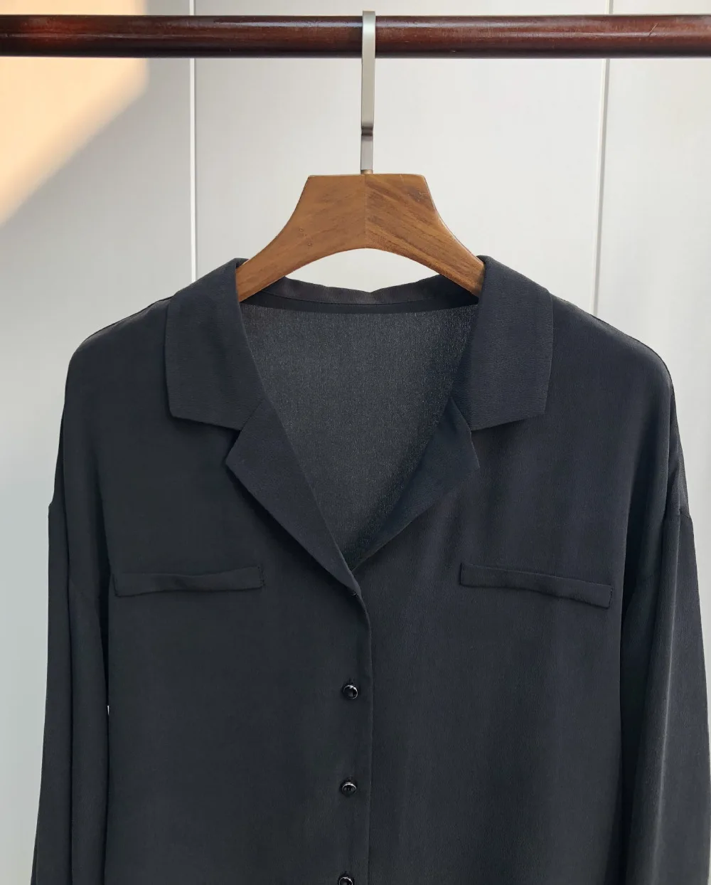 

100% Silk Women White/ Black Tailored Collar Long Sleeve Blouse