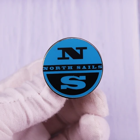 Значок с логотипом Cool North Sails