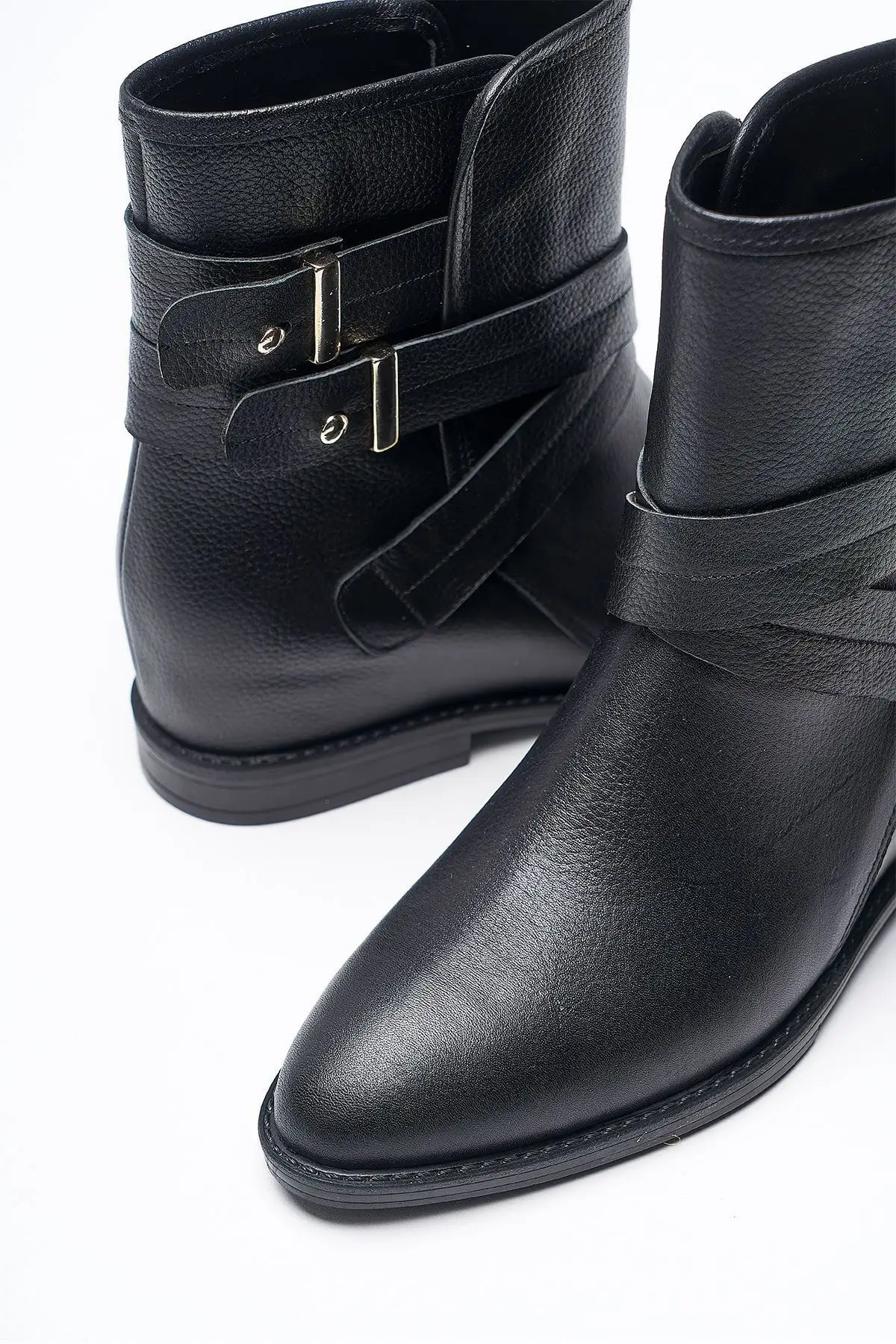 Женские черные сапоги Louis Cardy из натуральной кожи |