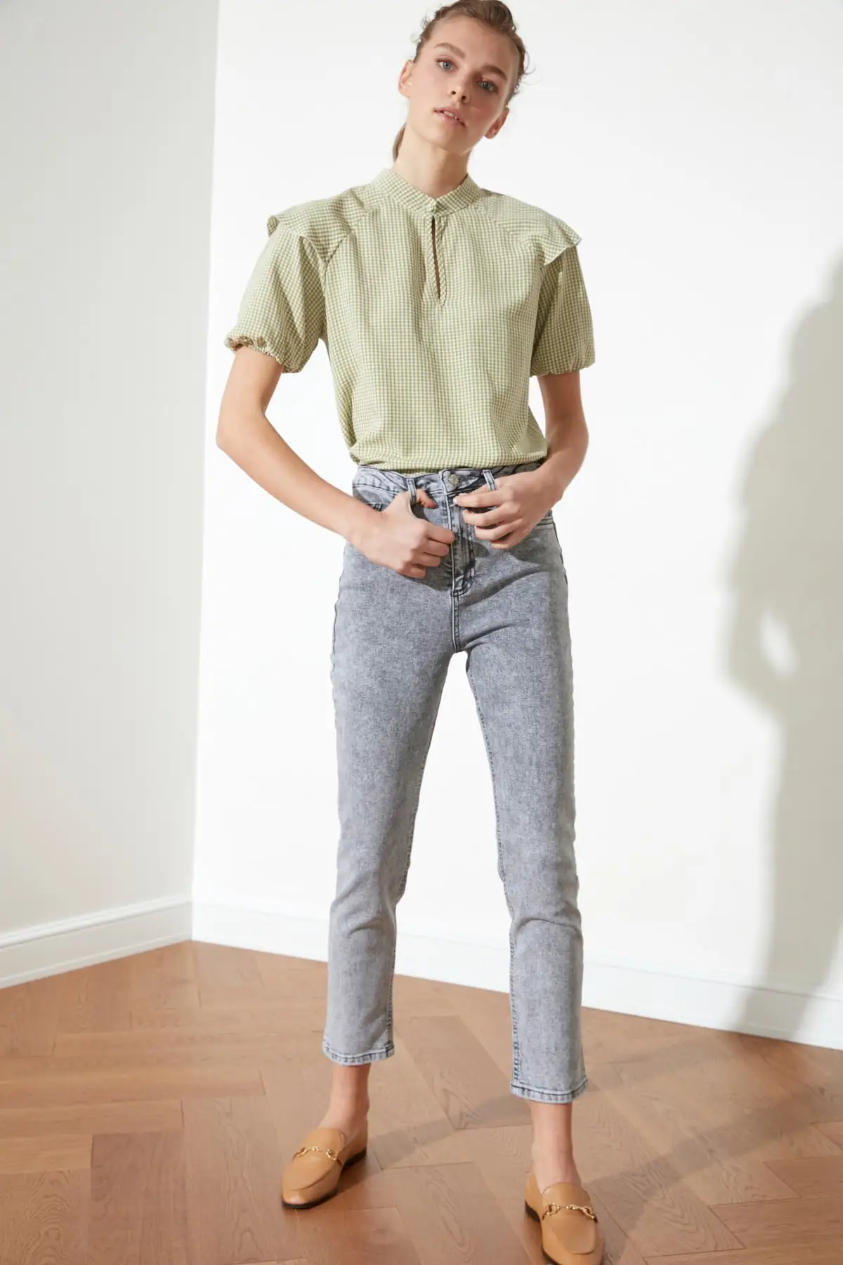 

Trendyol High Waist Slim Fit Jeans TWOSS21JE0018