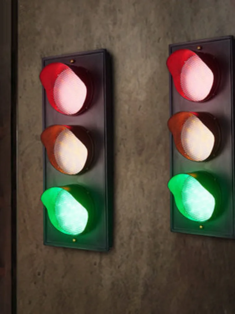 

3 Color LED Traffic Light Style Wall Lamp Traffic Signal Light for Restaurant Cafe Bar Creative Industrial Retro Green Red Blue