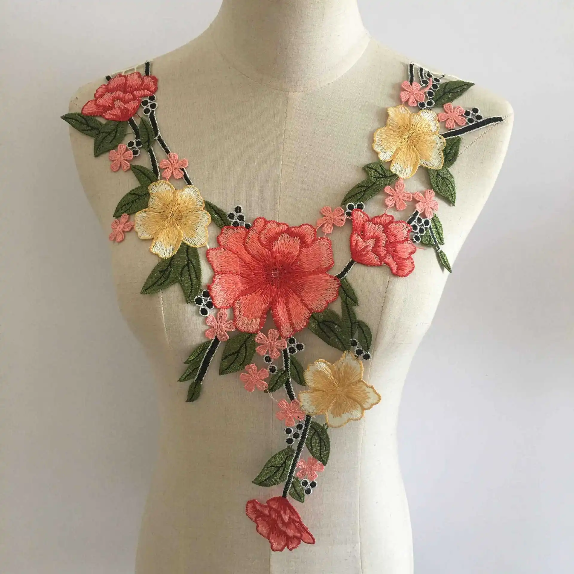 

Embroidery Hollow Corsage Lace Applique Garment DlY Lace Collar Accessories