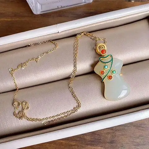 

Hotian Jade Pendant Flag S925 Sterling Silver Cheongsam for Women Inlaid Jade Gilding Craft Vintage Silver Jewelry Necklace Jade