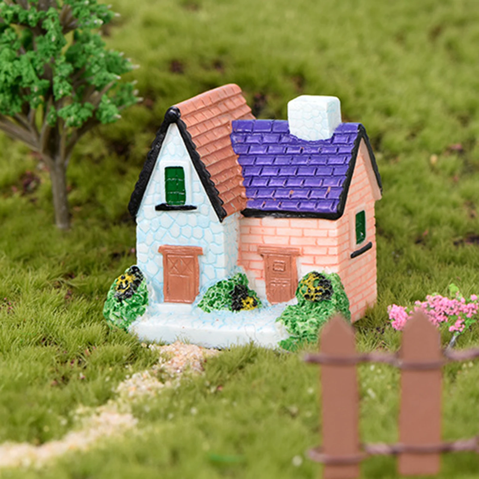 

European Style Resin Villa Mini House Model Toy Craft Decoration Micro Landscape Fine Workmanship Pretty Ornament