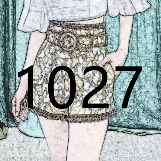 

LILYPAUL Women golden shorts model no. 1027