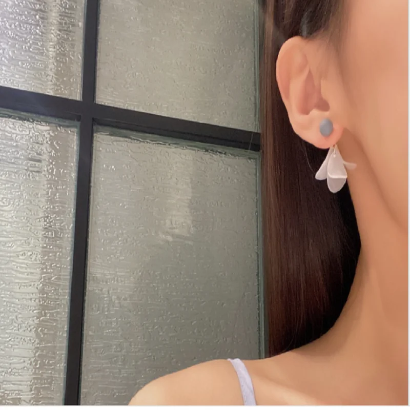 

S925 SilverNeedlePersonalitySweetFloweraEr StudsCcontracted Japanese And KoreanWindEearrings TemperamentHollowTrendy