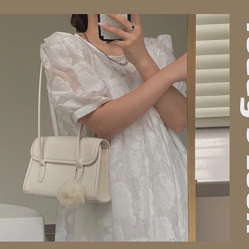 

Luzi 2021 Korean spring and summer niche design underarm bag women's new fashion simple white versatile shoulder bag