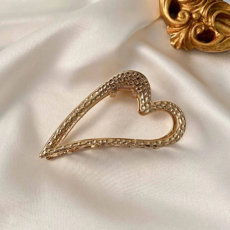 

Korean Elegant Temperamen Heart Metal Hair Claws Hair Clip Large Clip Hairpin Head Headgear Women Girl's Hair Accessories