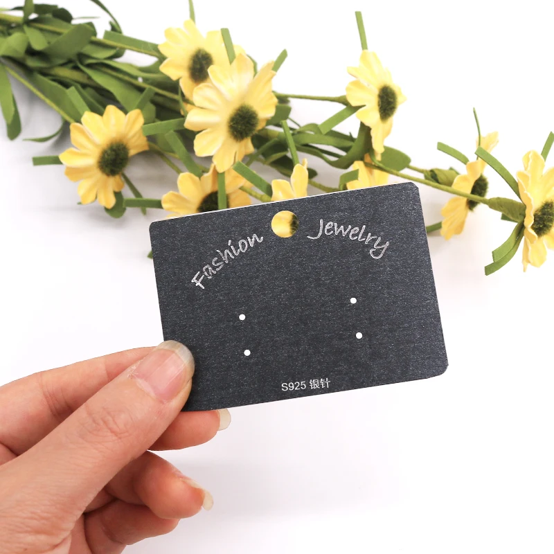 

Модные висячие серьги 100 шт./лот 7*5 см, витрина из черной бумаги с крючком из ПВХ, упаковка для ювелирных изделий, держатели для карт, высокое к...