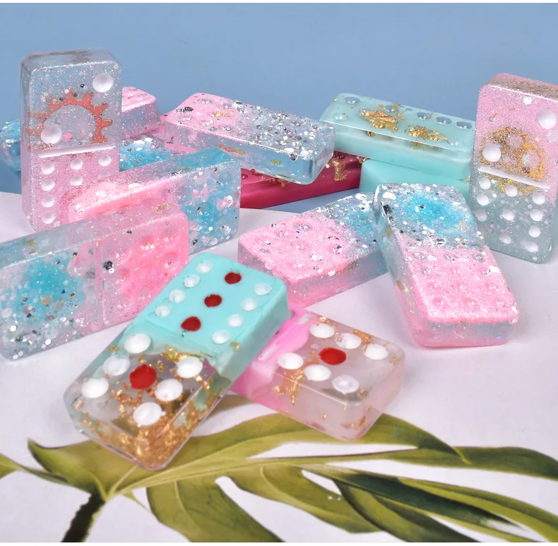 

Силиконовая форма для самостоятельного изготовления домино в виде капли кристаллов