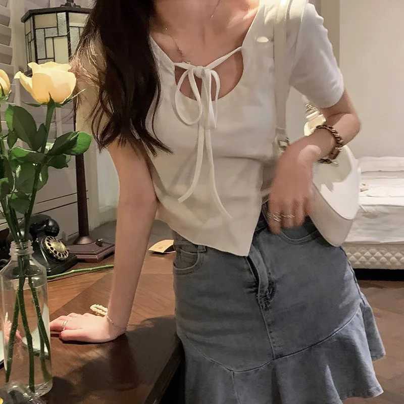 Женская футболка с коротким рукавом черная однотонная облегающая круглым