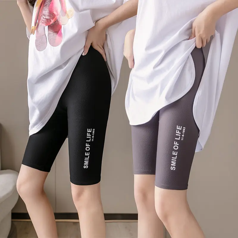 

5-point ice silk Plaid Leggings can be worn by girls