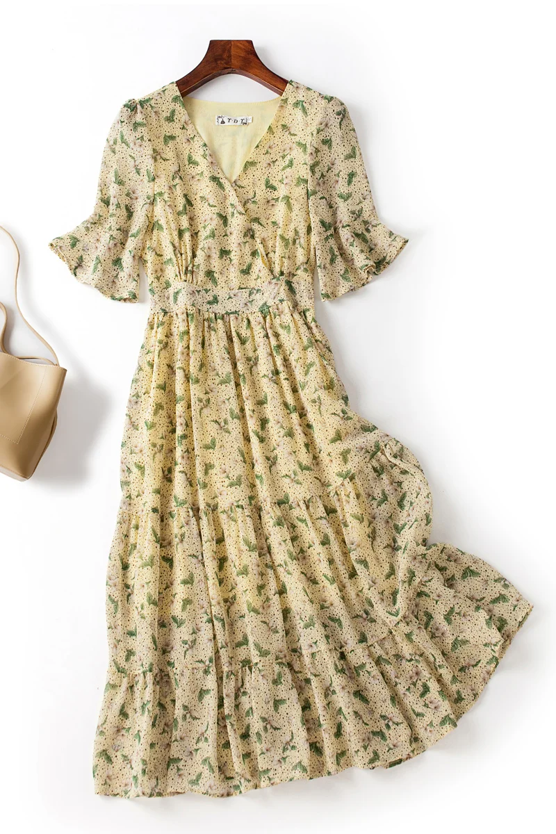 

French Flowers, Skirts, Flowers, Salt, Sweetness, Dresses, Gentle Clothes, and Sweet First Love.