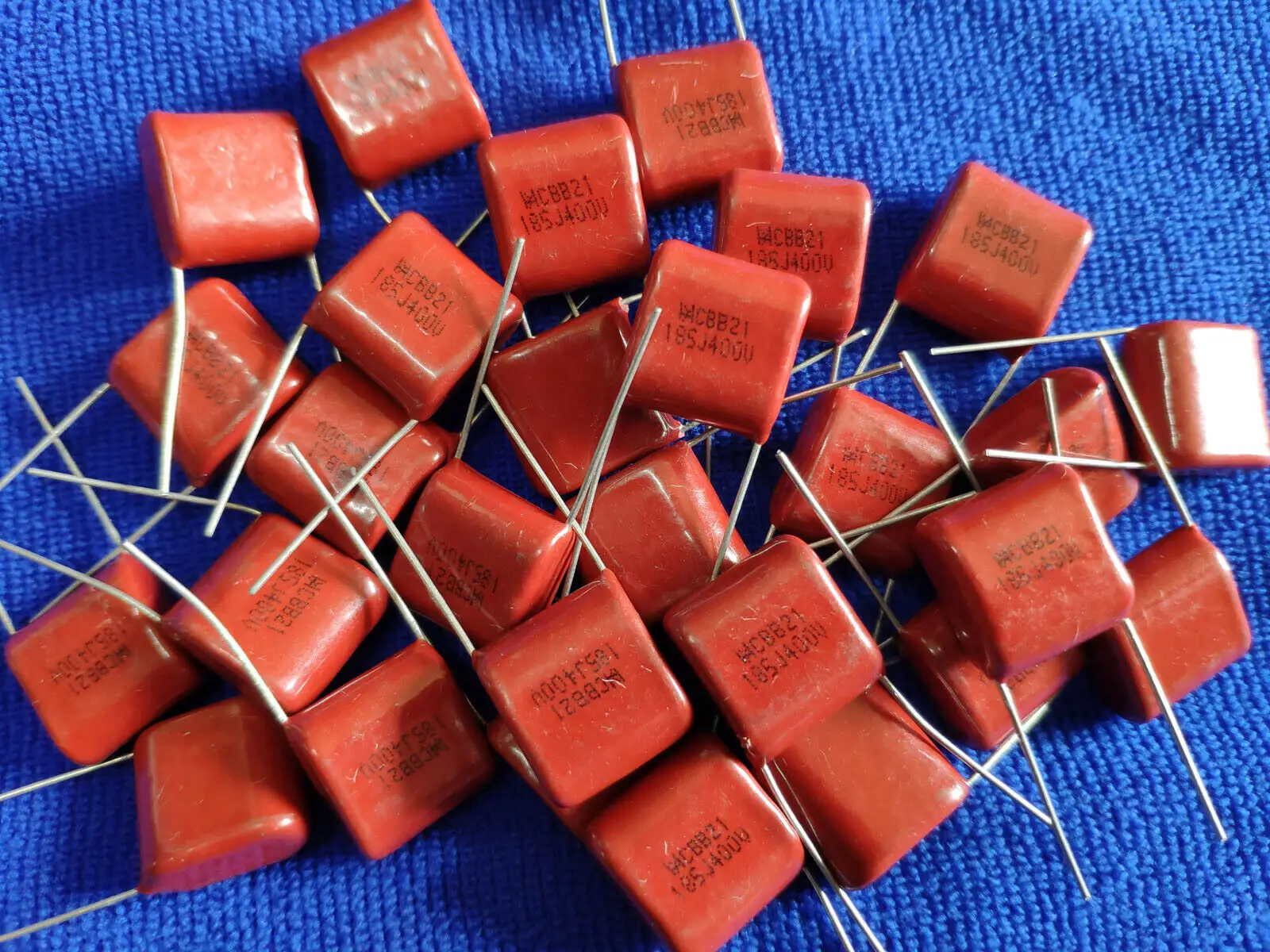 Конденсатор с металлизированной пленкой CBB в наличии на складе США 50/100 шт.