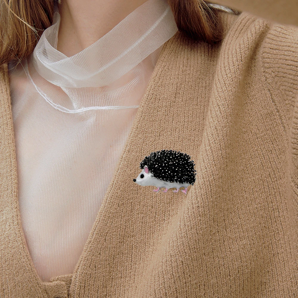 

Black Enamel Hedgehog Brooches Fashion Jewelry Cute Animal Brooch Badges Drip Oil Pins for Woman Man Party Evening Daily Wear