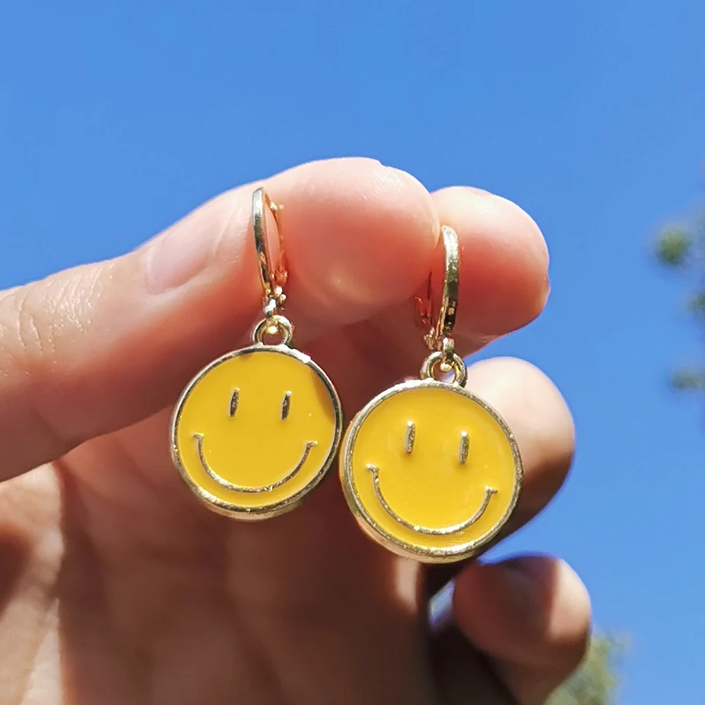 

ZX Cute Enamel Similey Face Earrings for Women Trendy INS Sweet Simile Huggies Hoop Earrings Girls Jewelry Wholesale Party Gifts