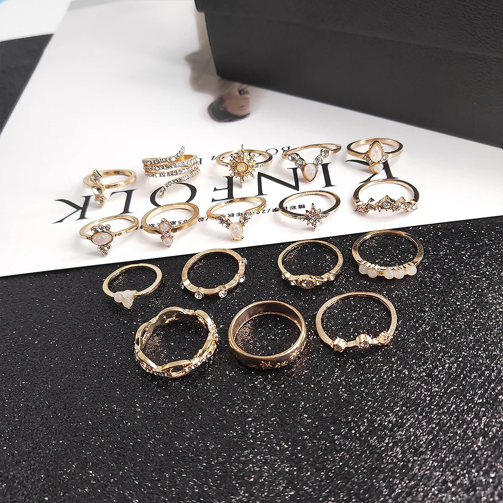 

17Pcs /Set Boho Kunckle Ring Stackable Sparkly Rhinestone Joint Knuckle Ring For Women Geometric Jewelry Set Fashion Set 2021