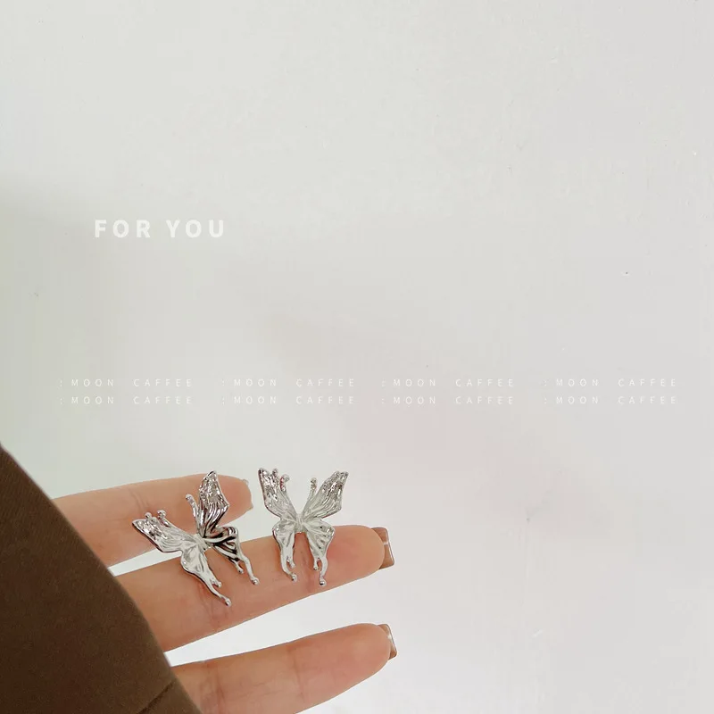 

Retro Smart Butterfly Earrings Female S925 Super Fairy Temperament Earrings Fashion Classic Ear Clips French INS Earrings Tide