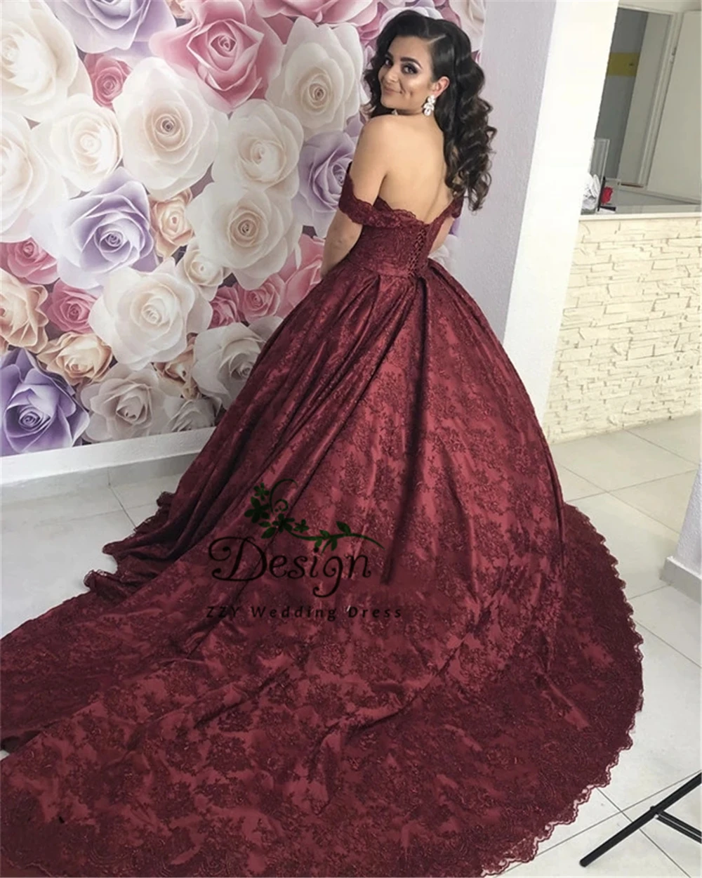 

Off The Shoullder Wine Lace Ball Gown Appliques Beading Quinceanera Dresses Ball Gown vestido de 15 anos Vestidos De Quinceanera