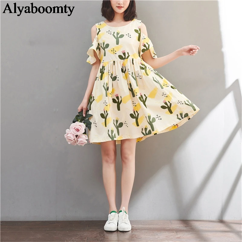 Женское милое платье на лето симпатичное с открытыми плечами и цветочным принтом