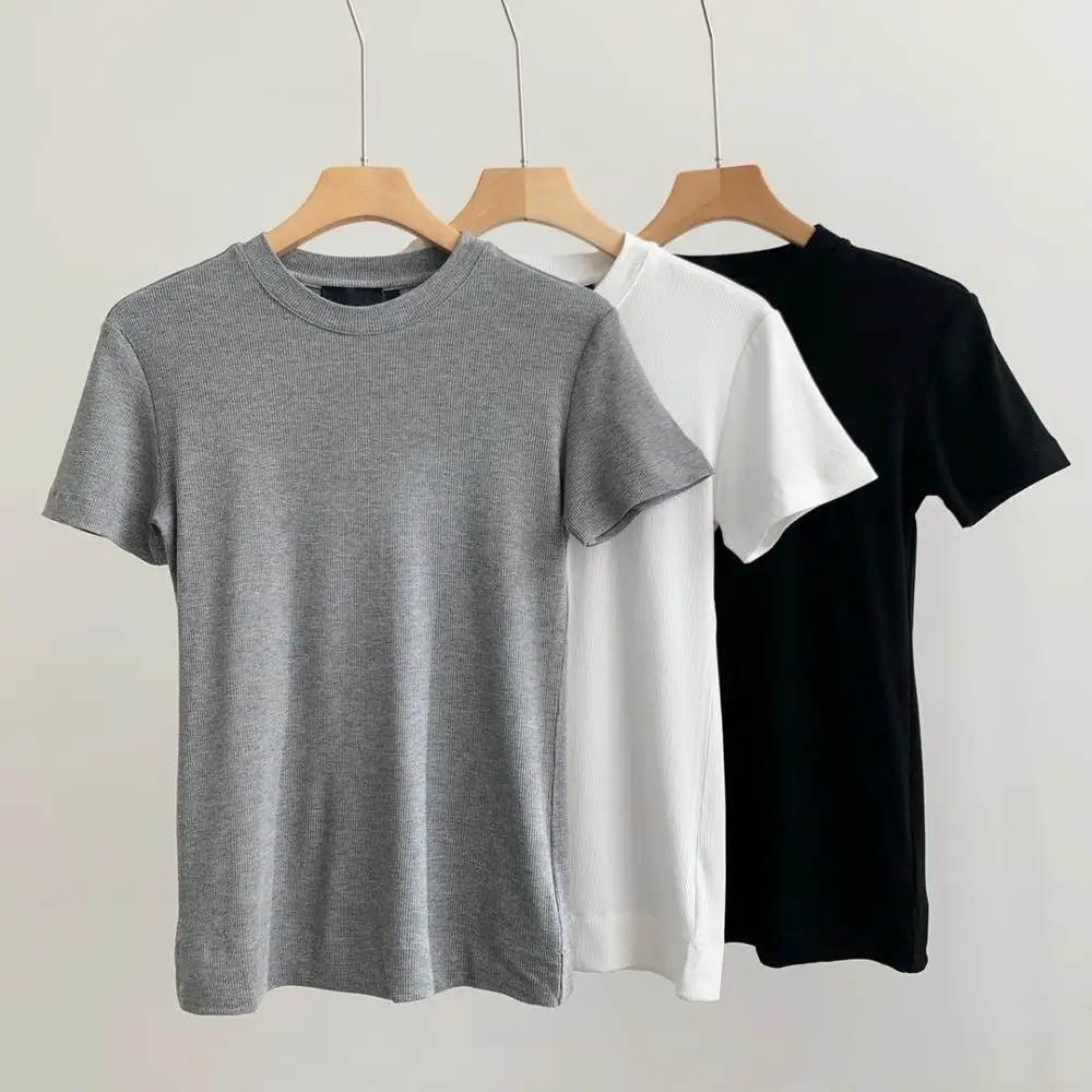 Женская трикотажная футболка с круглым вырезом короткими рукавами в полоску