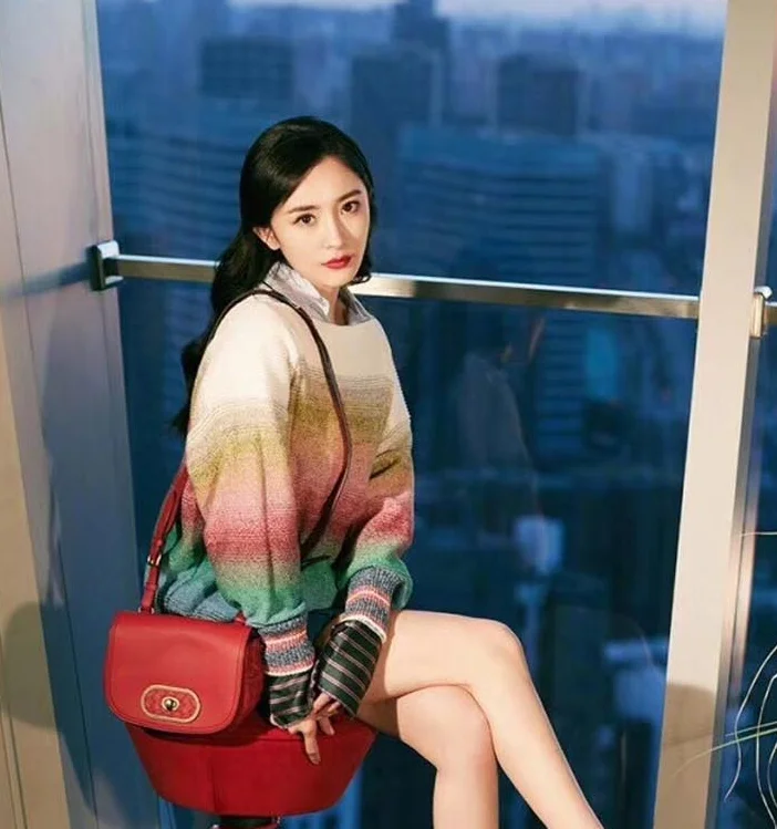 Женский полосатый пуловер с воротником-лодочкой разноцветный Радужный джемпер