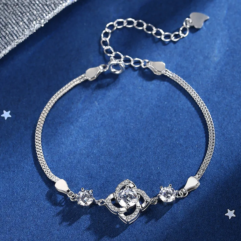 

Lucky Four-leaf Clover Bracelet Female S925 Sterling Silver Temperament Bracelet Four-claw Zircon Light Luxury Hand Jewelry