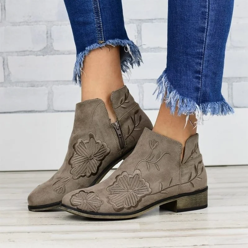 

Plus Size 43 Women's Boots 2020 Autumn Winter Pointed Toe Embroidered Short Boots Low-heeled Thick-heeled Platform Boots Women