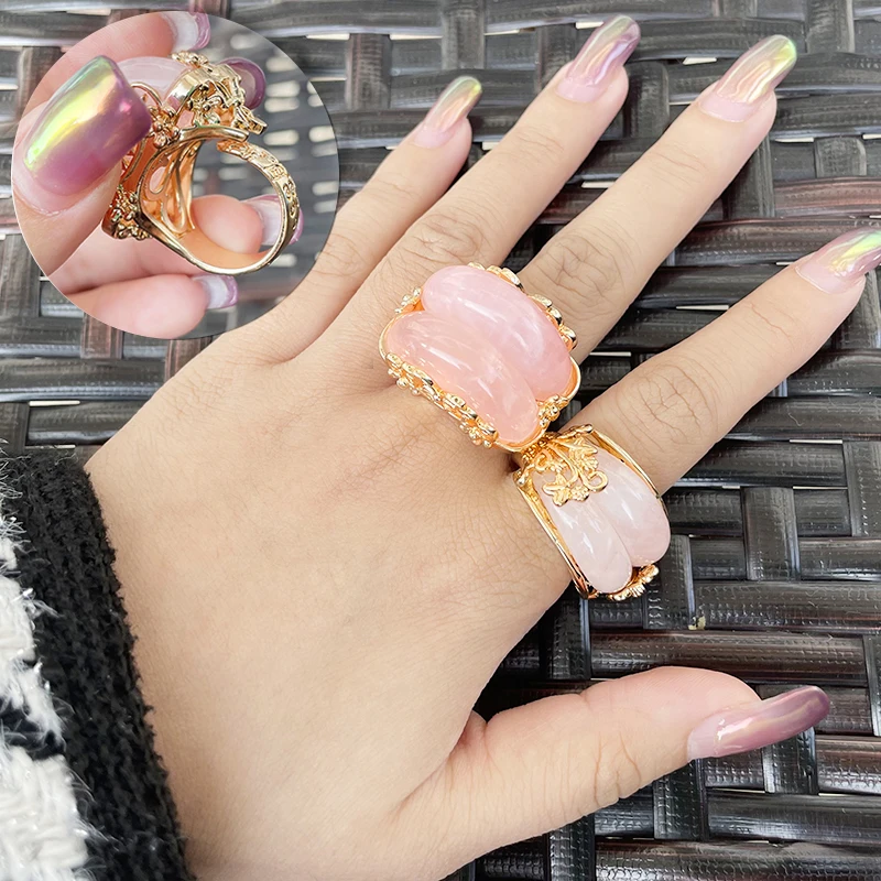 

Vintage Elegant and Exquisite Natural Stone Rings for Women Vintage Palace Style Pink Crystal Ring Banquet Jewelry Gifts